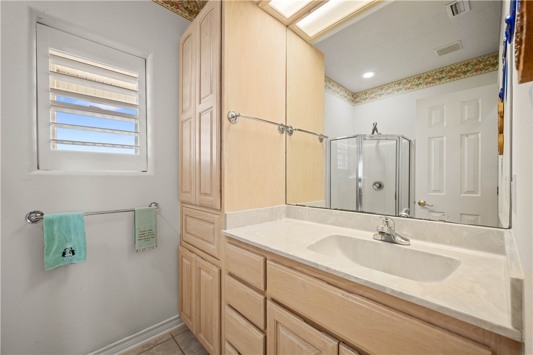 130 Bay Harbor Dr 4 Property Photo 21