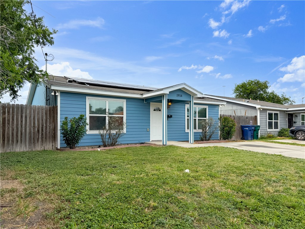 1914 Lipan St Property Photo 2