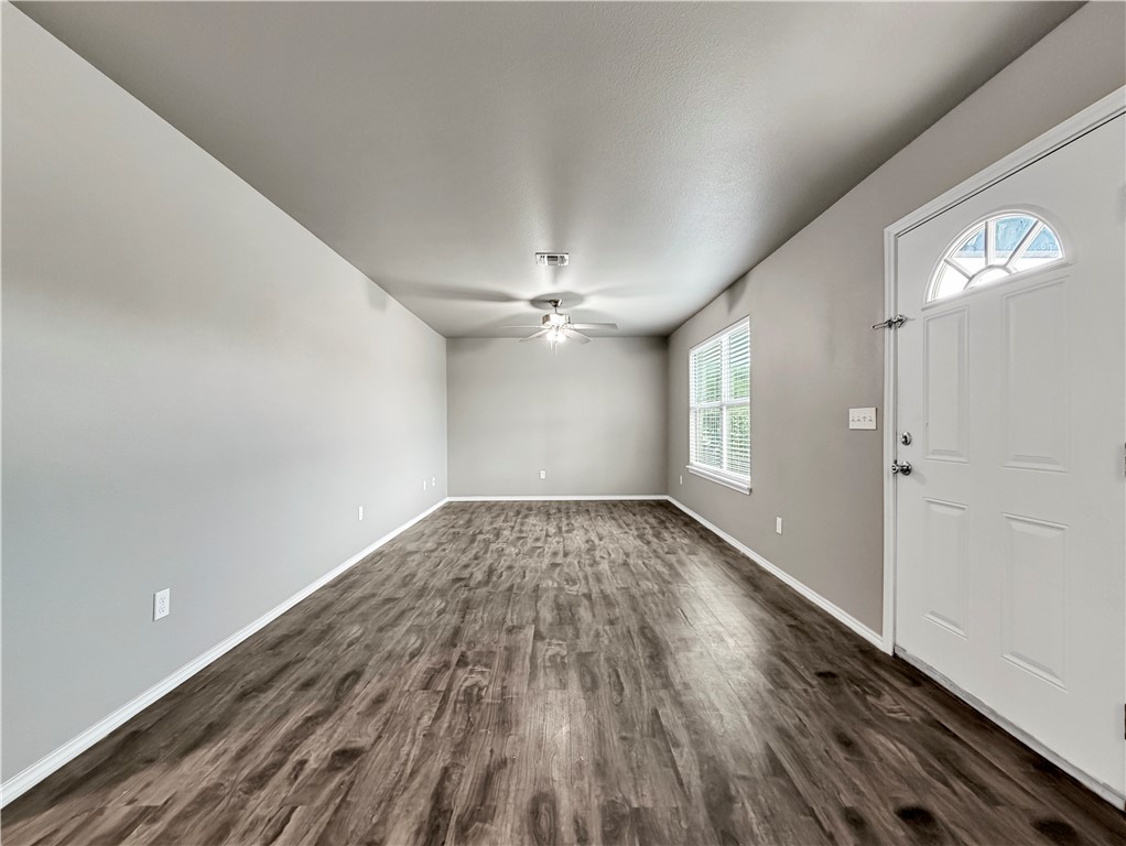 1914 Lipan St Property Photo 4