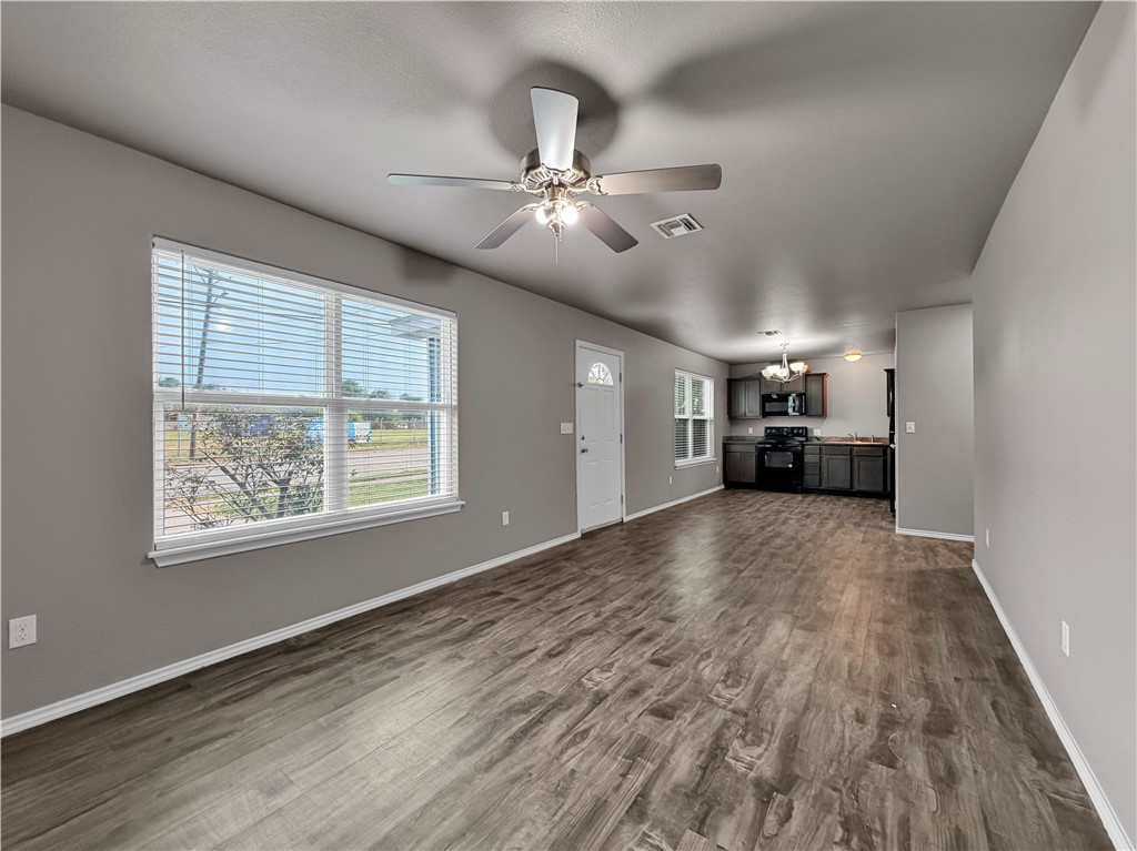 1914 Lipan St Property Photo 5