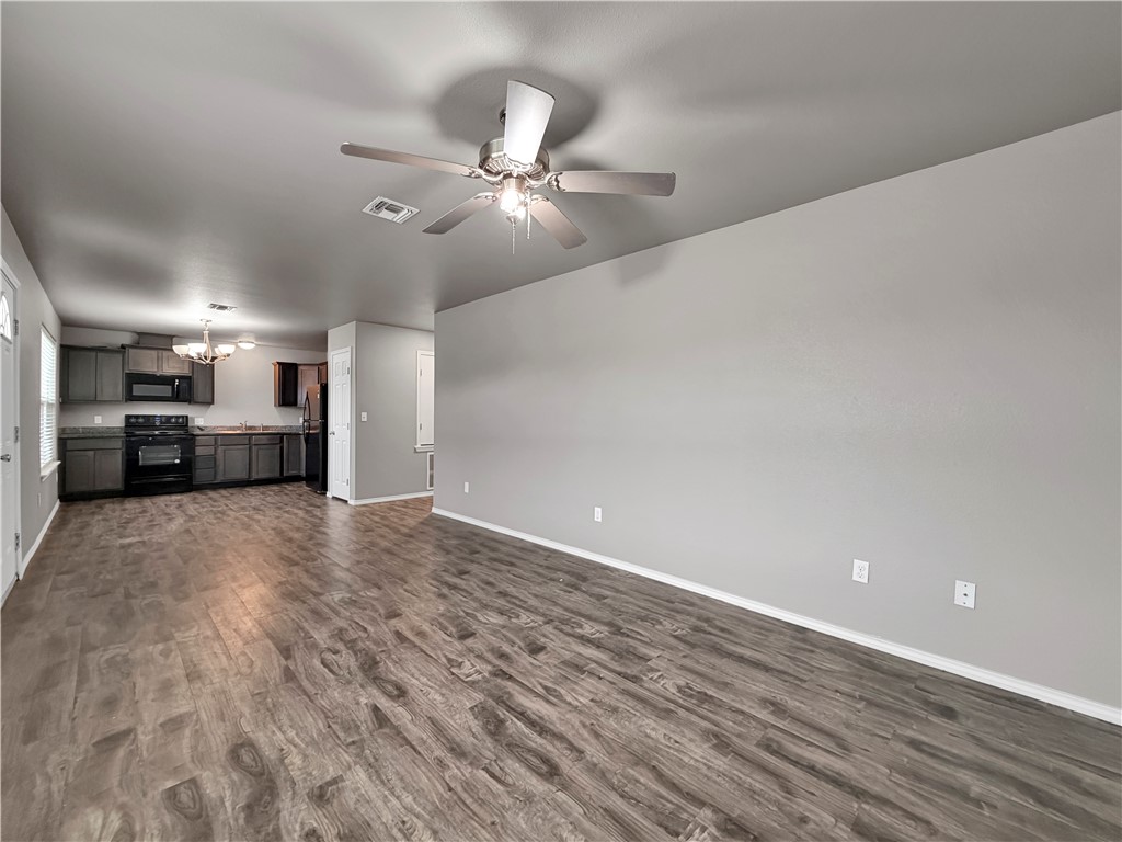1914 Lipan St Property Photo 6