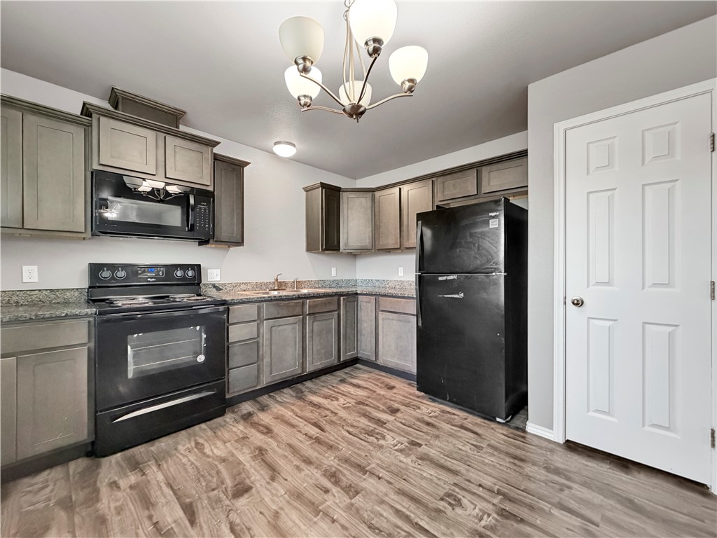 1914 Lipan St Property Photo 7