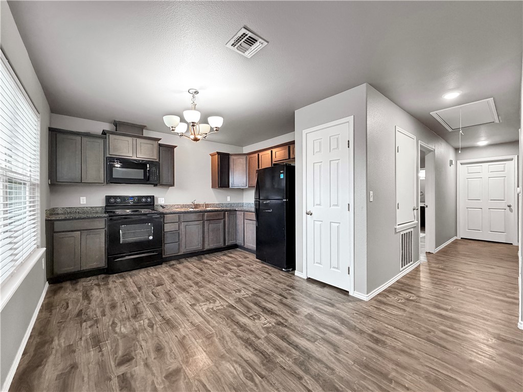 1914 Lipan St Property Photo 8