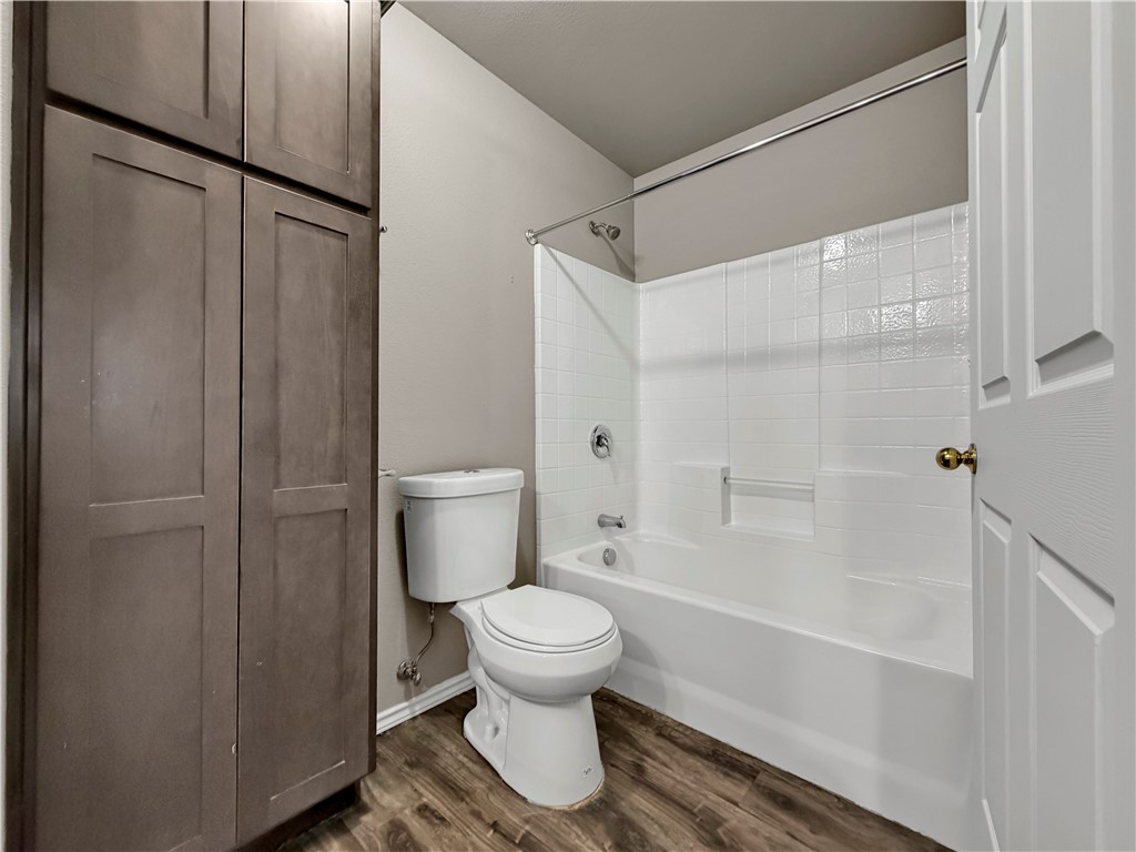 1914 Lipan St Property Photo 12