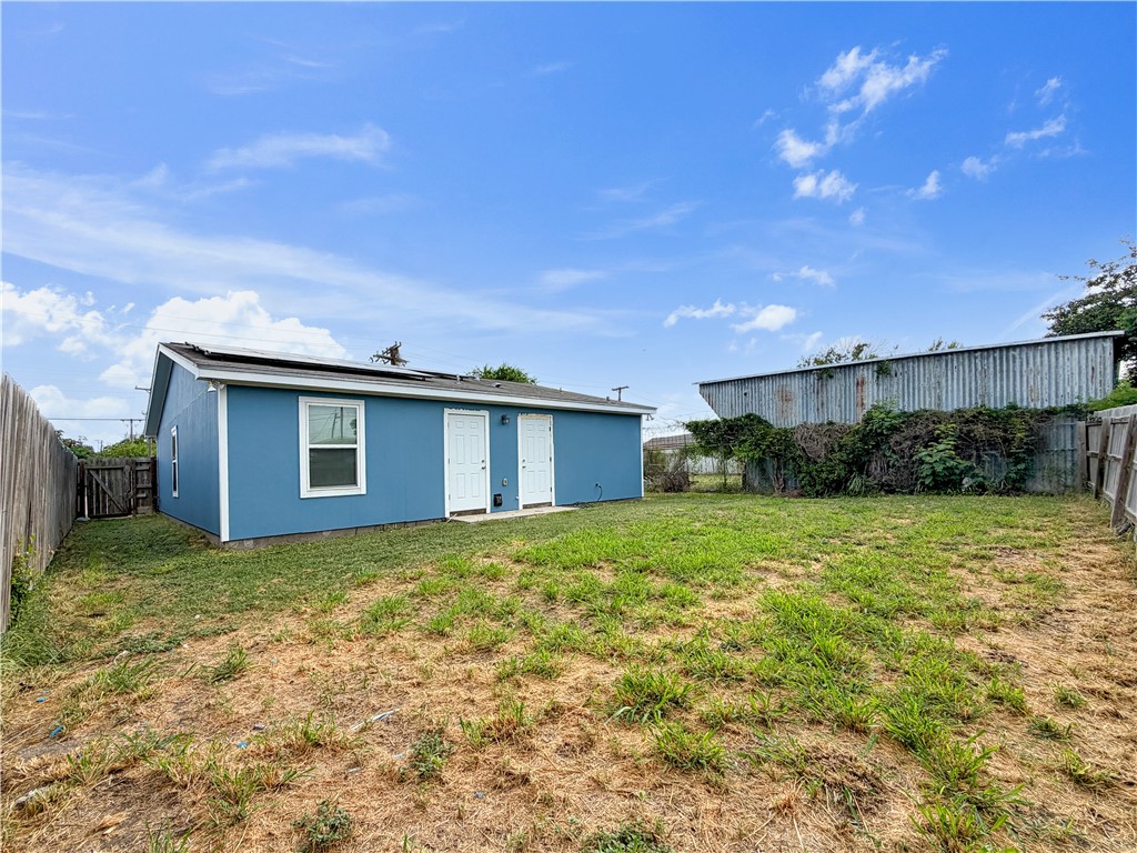 1914 Lipan St Property Photo 17