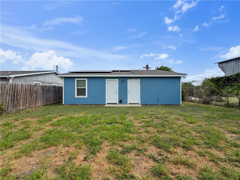 1914 Lipan St Property Photo 18