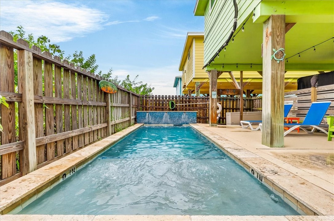 1698 Fishermans Cove Property Photo 4