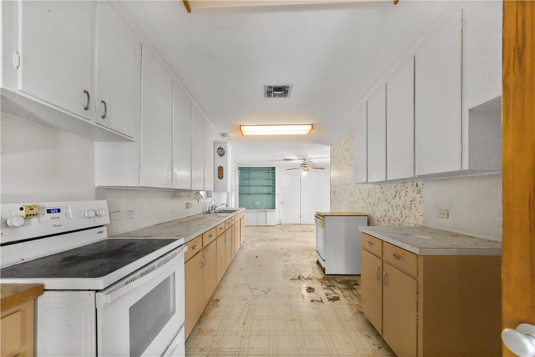 706 E Henderson St Property Photo 10
