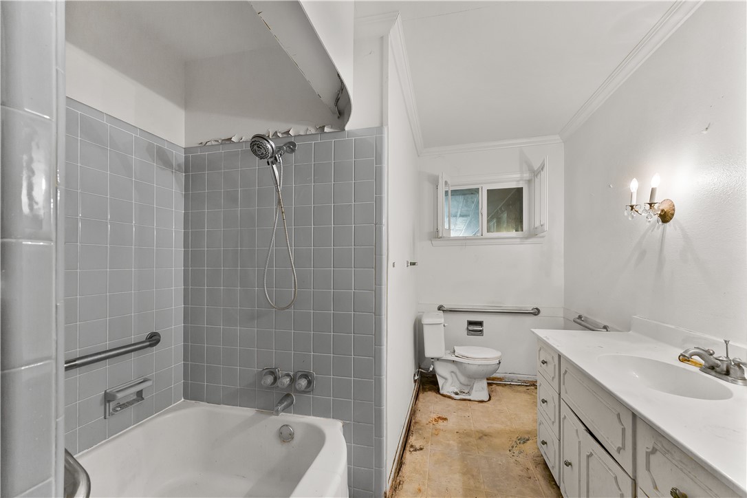 706 E Henderson St Property Photo 12