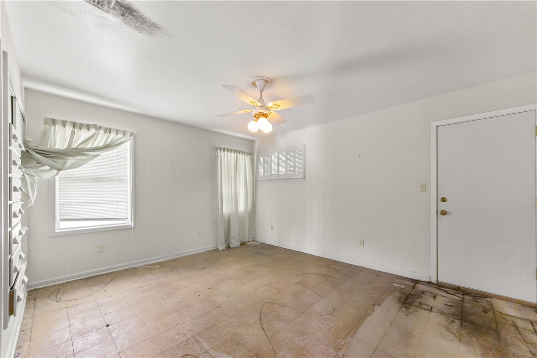 706 E Henderson St Property Photo 18