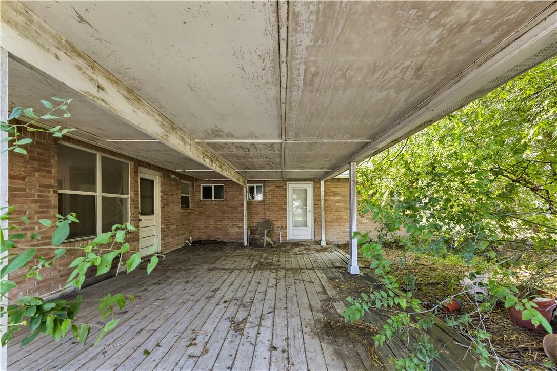 706 E Henderson St Property Photo 23