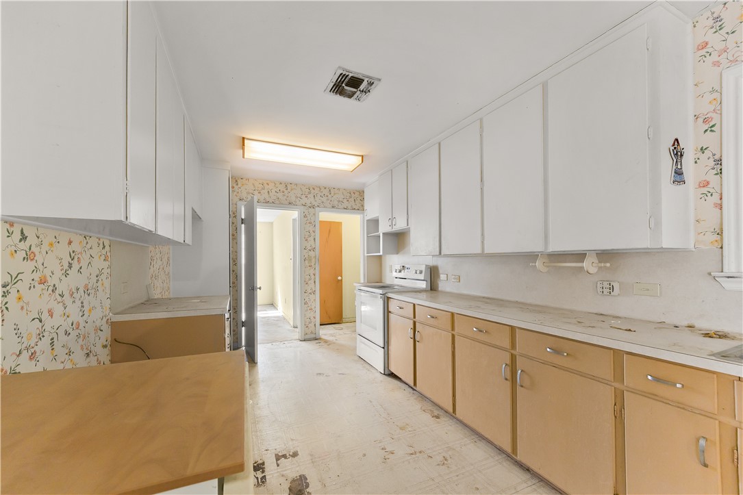 706 E Henderson St Property Photo 29