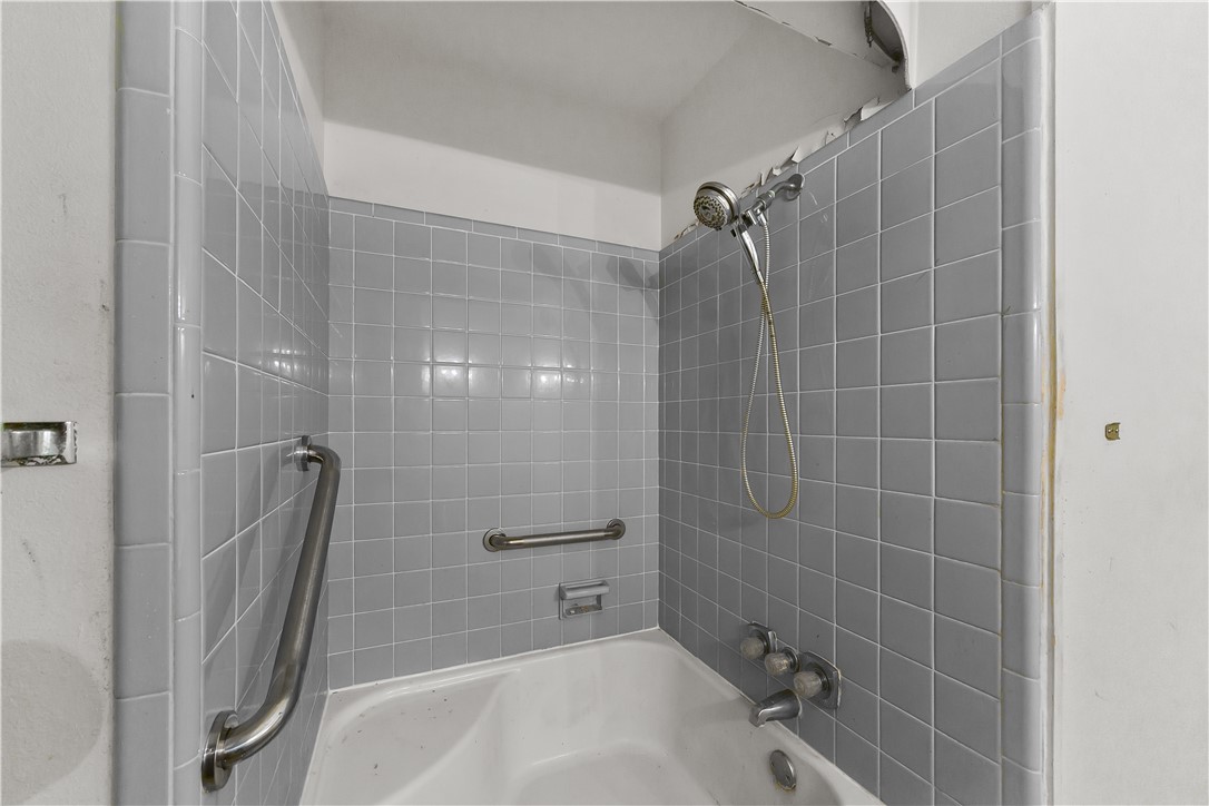 706 E Henderson St Property Photo 32