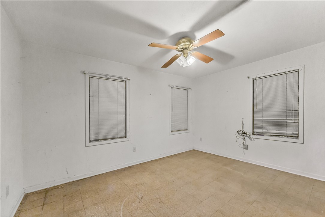 706 E Henderson St Property Photo 34