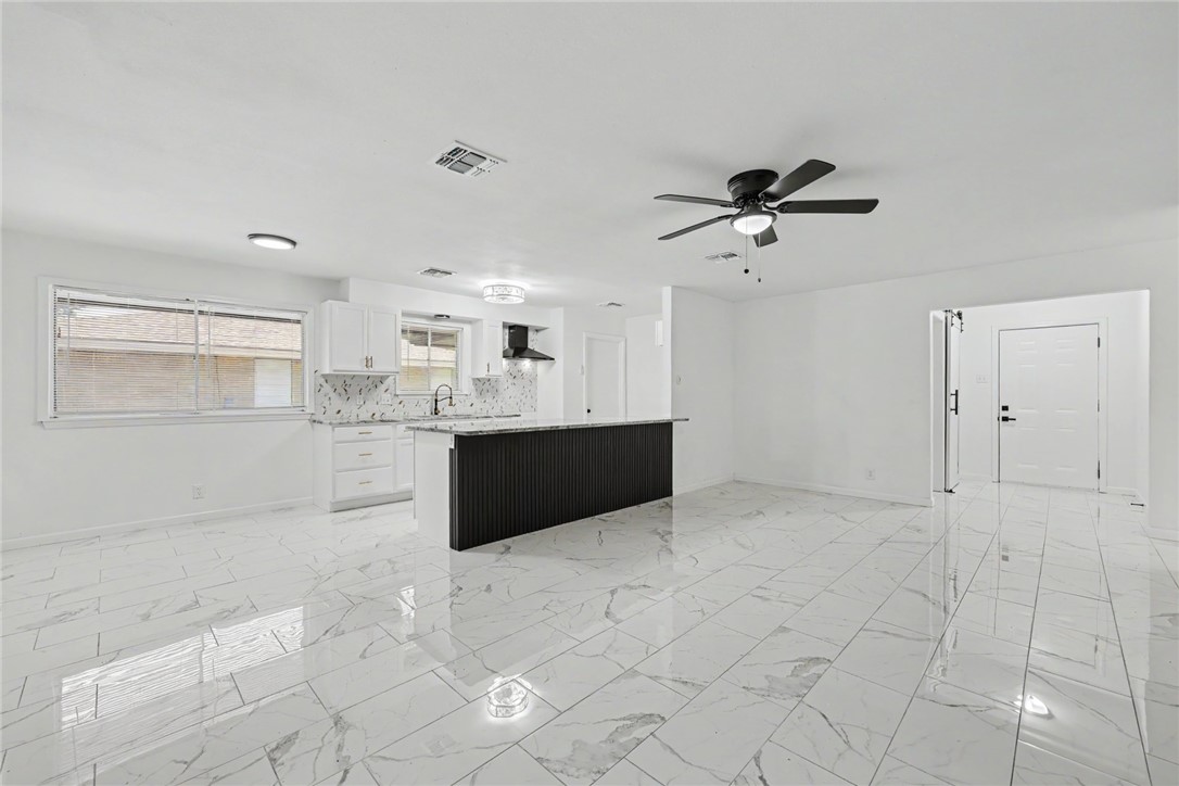 4329 Marie St Property Photo 4