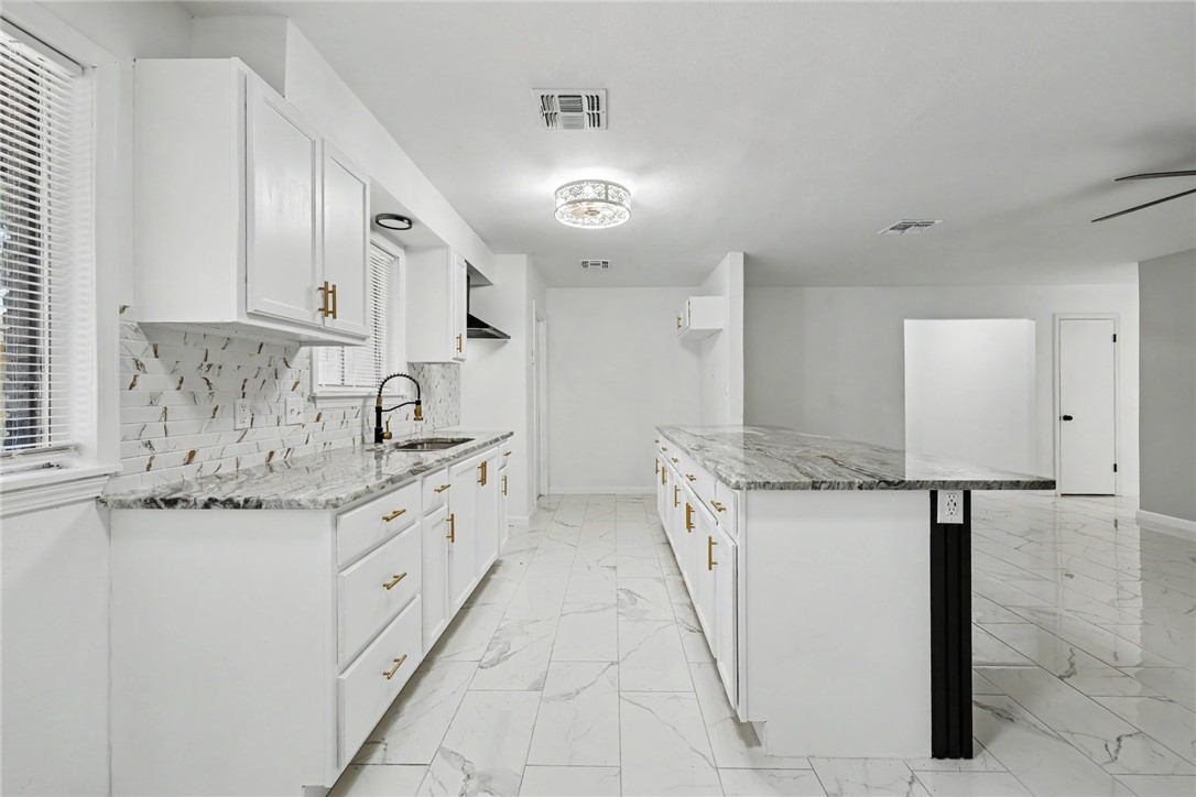 4329 Marie St Property Photo 6