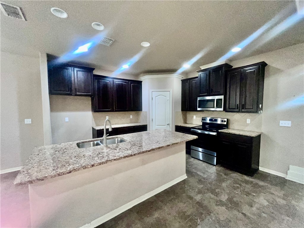 2113 Anacua St Property Photo 6