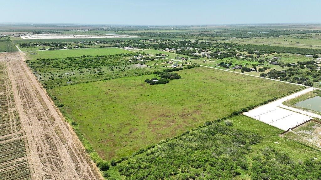 00 Cr 2431 Property Photo 6