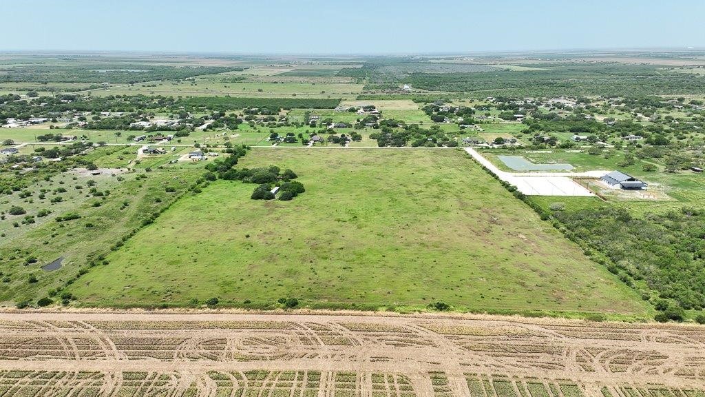 00 Cr 2431 Property Photo 7