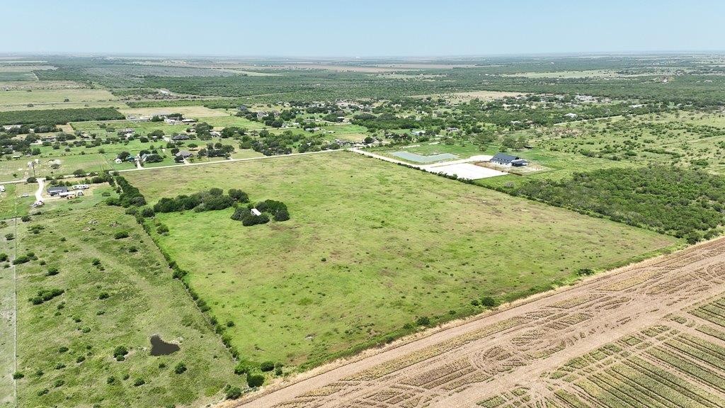 00 Cr 2431 Property Photo 8