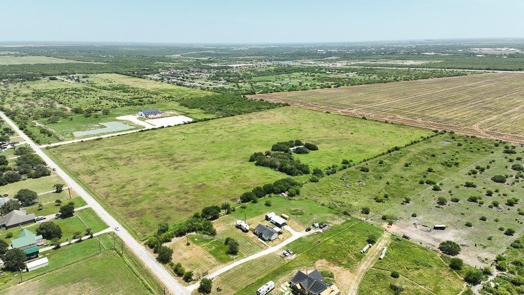 00 Cr 2431 Property Photo 9