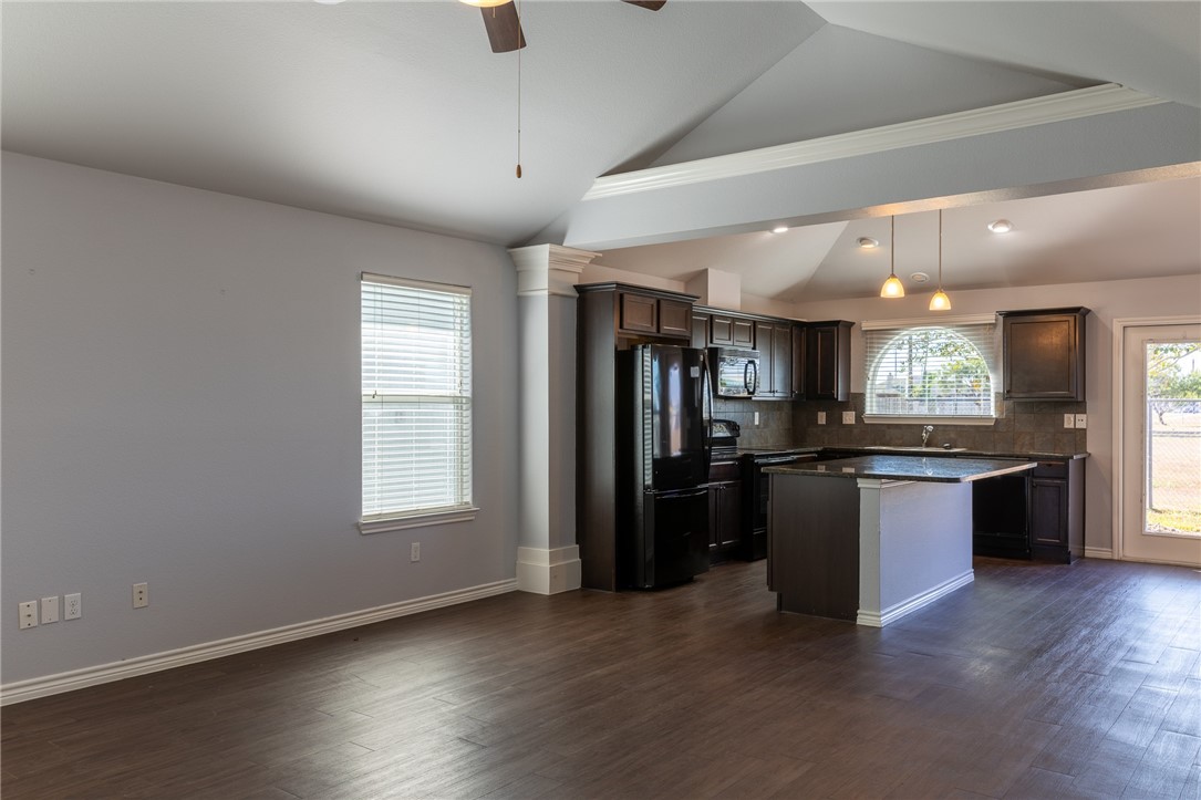 3741 Wl Breeding Dr Property Photo 4