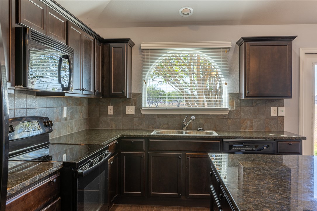 3741 Wl Breeding Dr Property Photo 5