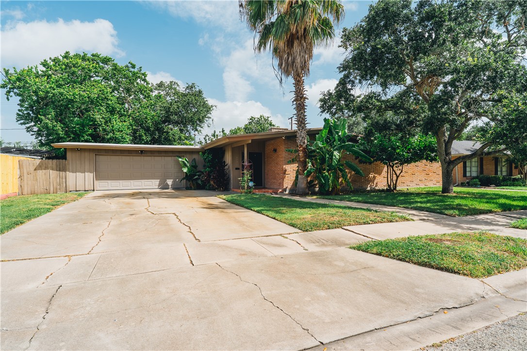 606 Dolphin Pl Property Photo 1