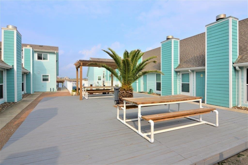 15201 Leeward Dr B8 Property Photo 2