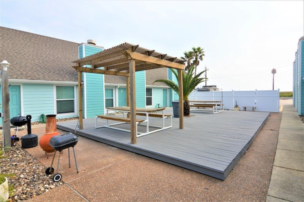 15201 Leeward Dr B8 Property Photo 3
