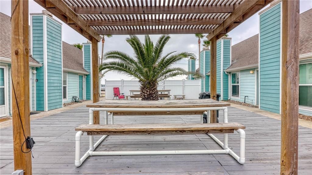 15201 Leeward Dr B8 Property Photo 10