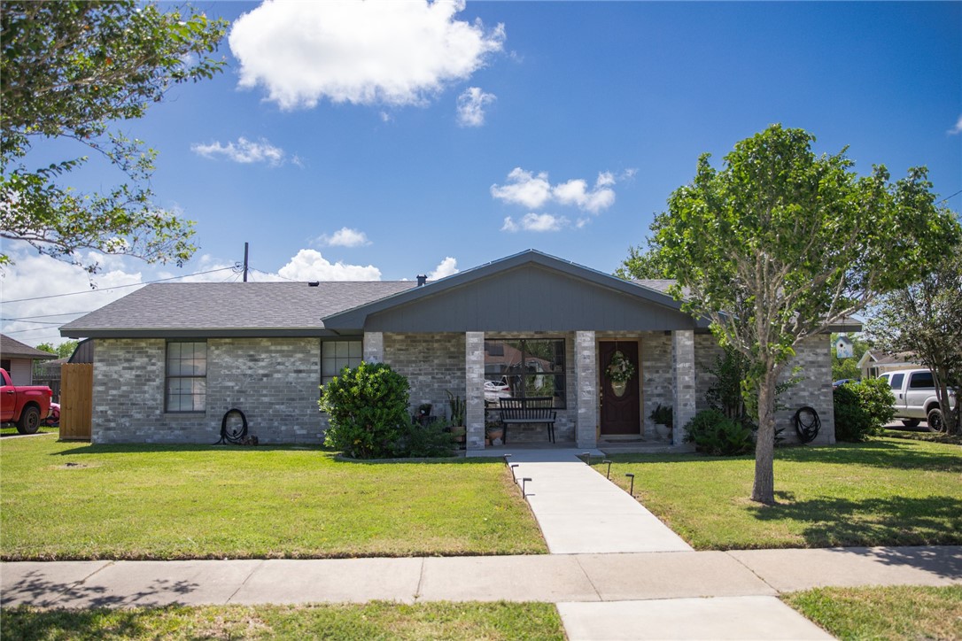 302 Lone Oak Ct Property Photo 1
