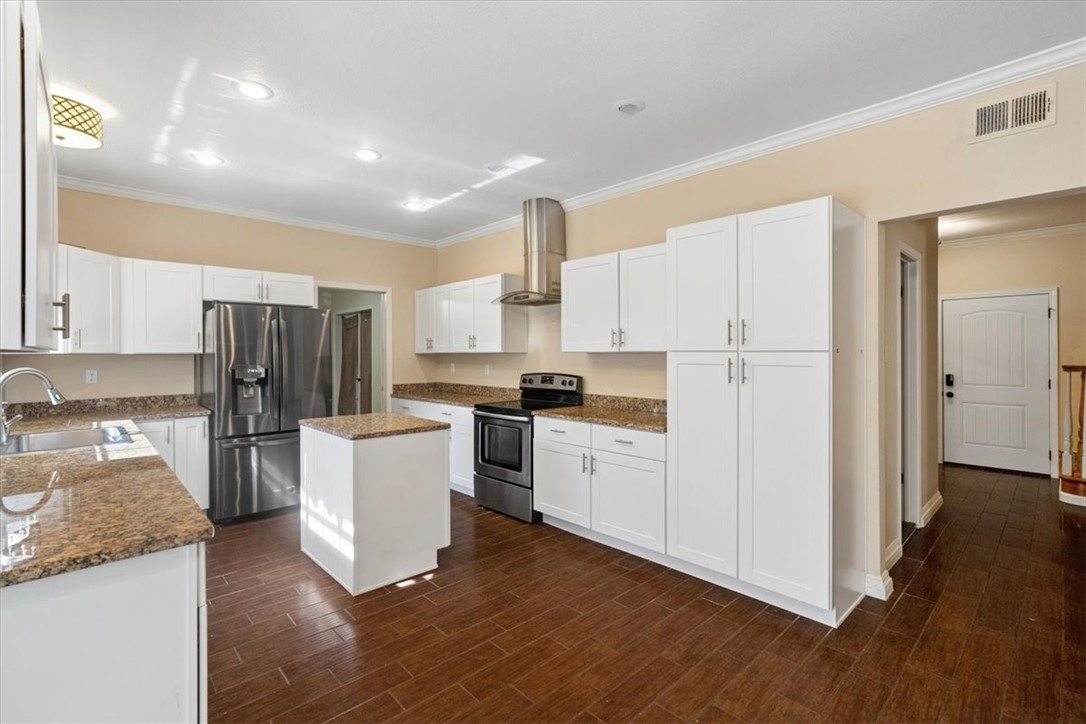 6601 Whitewing Dr Property Photo 4