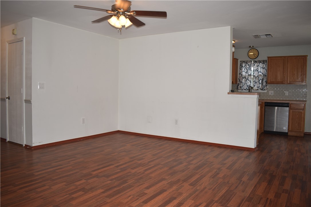 1200 Sacramento Dr Property Photo 3