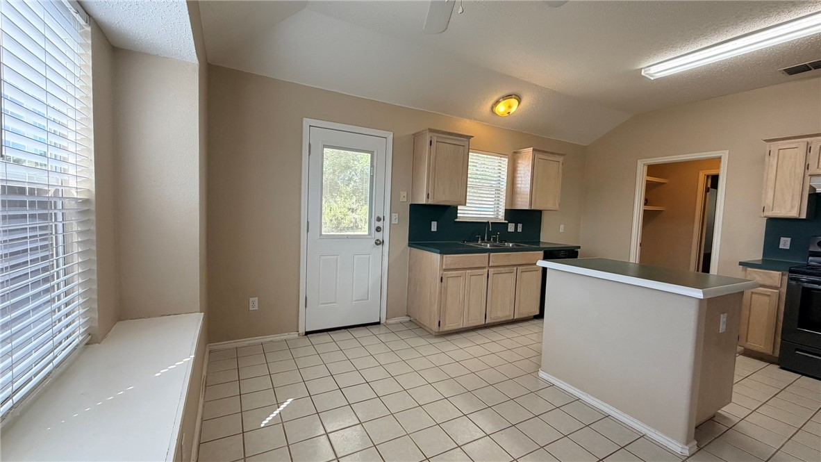 13966 Lanyard Dr Property Photo 8