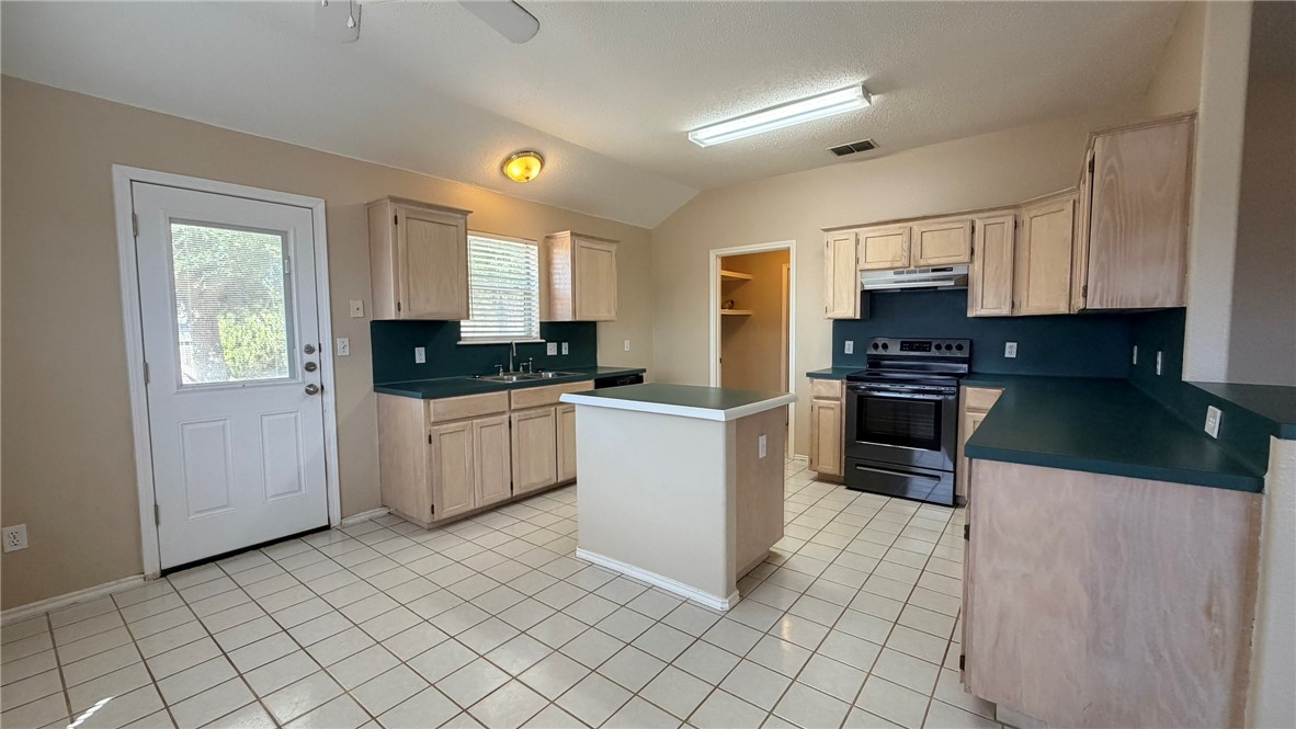 13966 Lanyard Dr Property Photo 9
