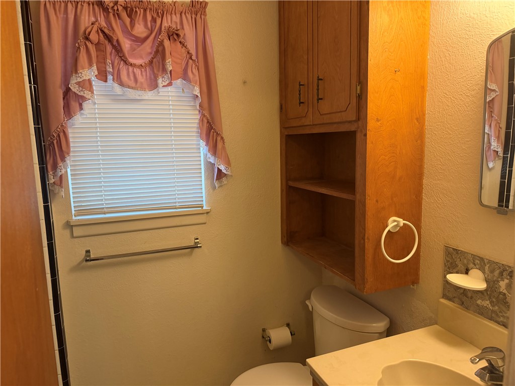 903 W Avenue I Property Photo 16