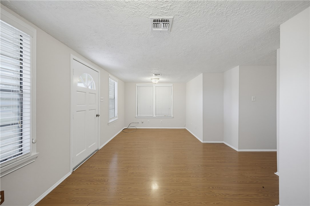413 E Fulton St Property Photo 7
