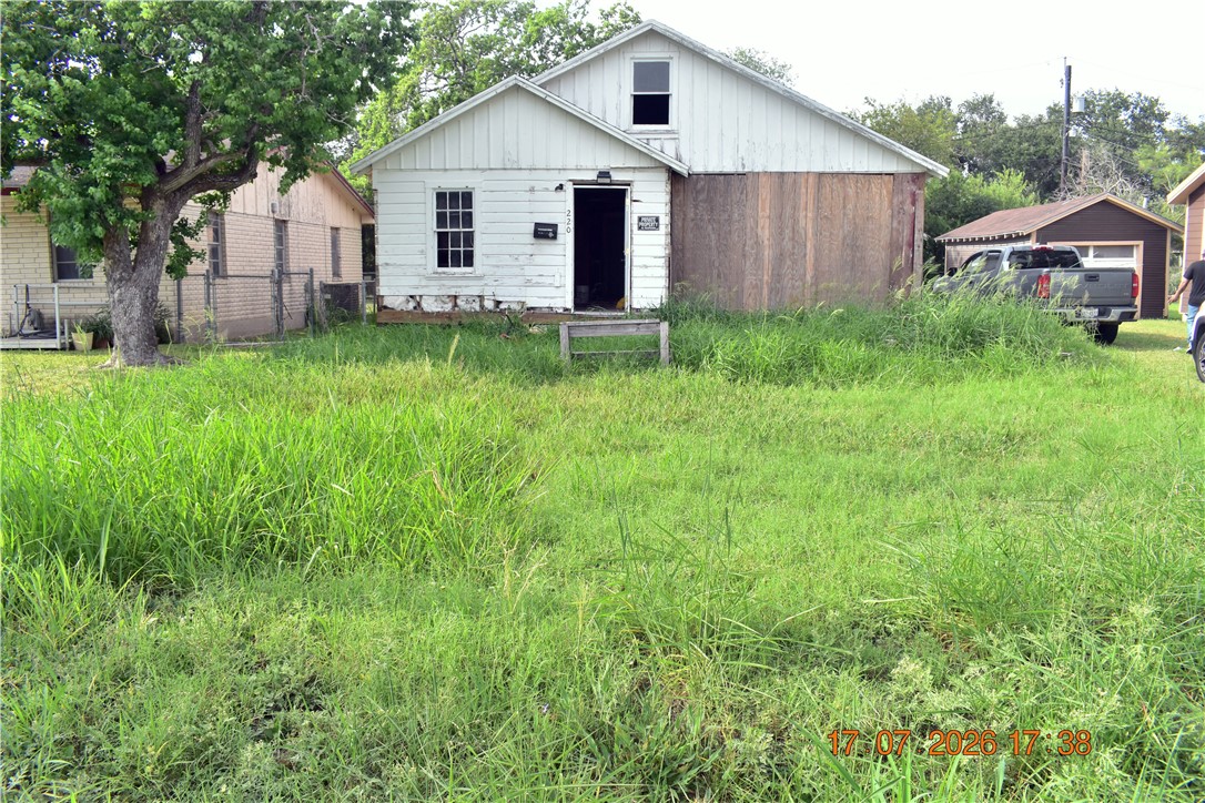 220 Short Property Photo 1