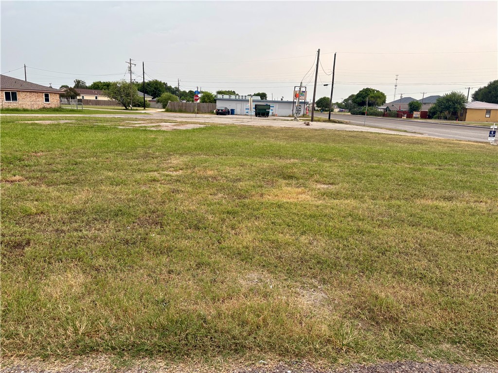 2594 Main St Property Photo 2