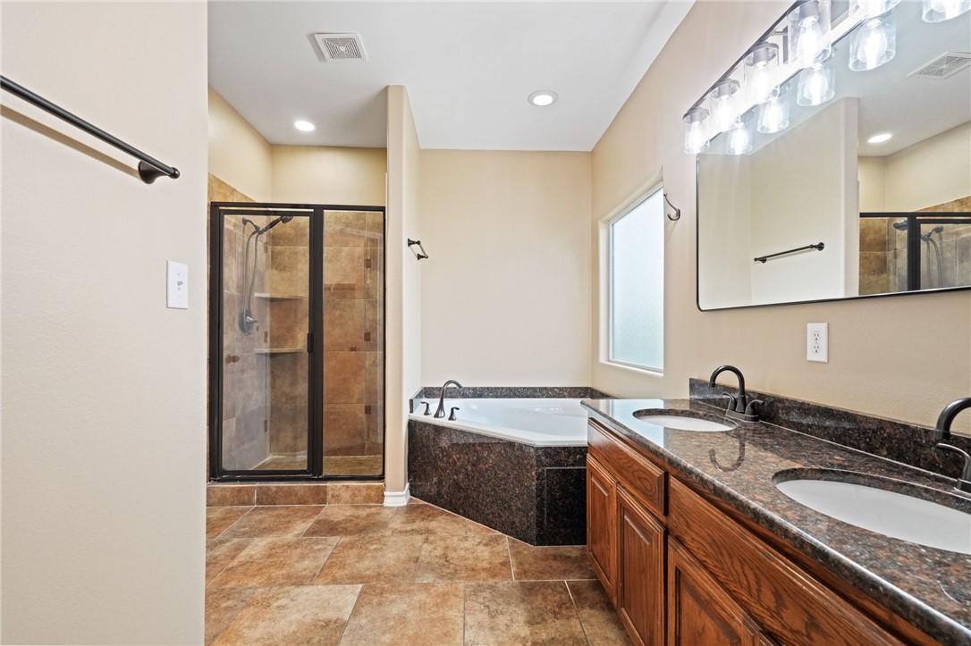 3729 Lake Hawkins Ct Property Photo 15