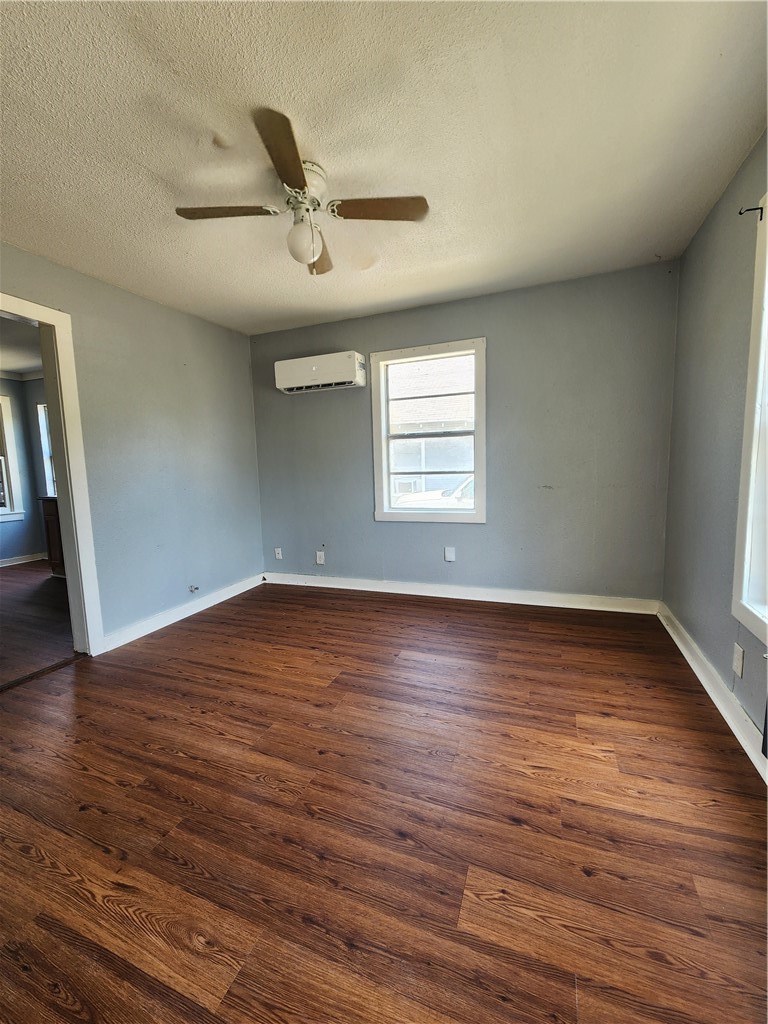 1109 14th St Property Photo 3