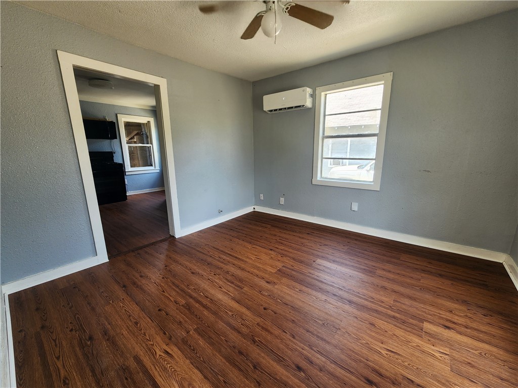 1109 14th St Property Photo 4