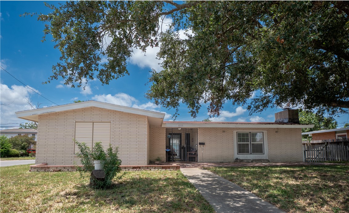 1333 Casa Verde Dr Property Photo 1