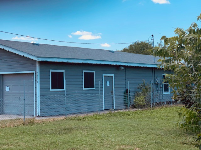 221 1/2 W Corral Ave Property Photo 1