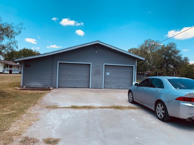 221 1/2 W Corral Ave Property Photo 2