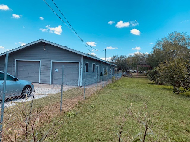 221 1/2 W Corral Ave Property Photo 3