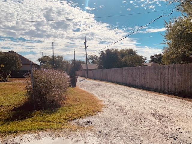 221 1/2 W Corral Ave Property Photo 3