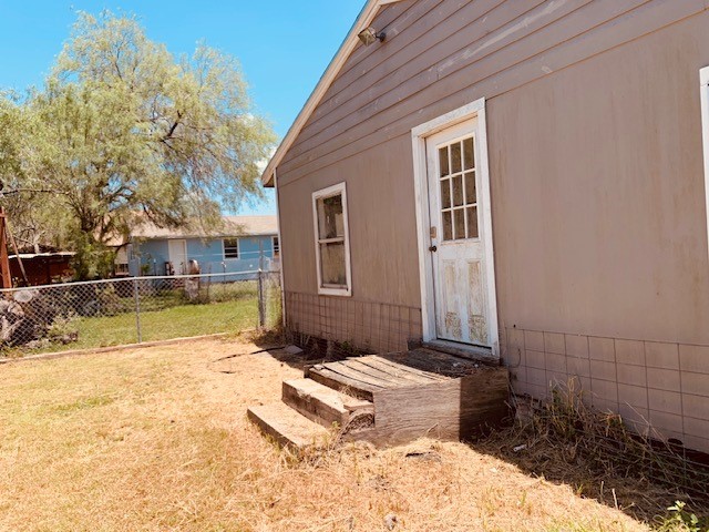 221 1/2 W Corral Ave Property Photo 5