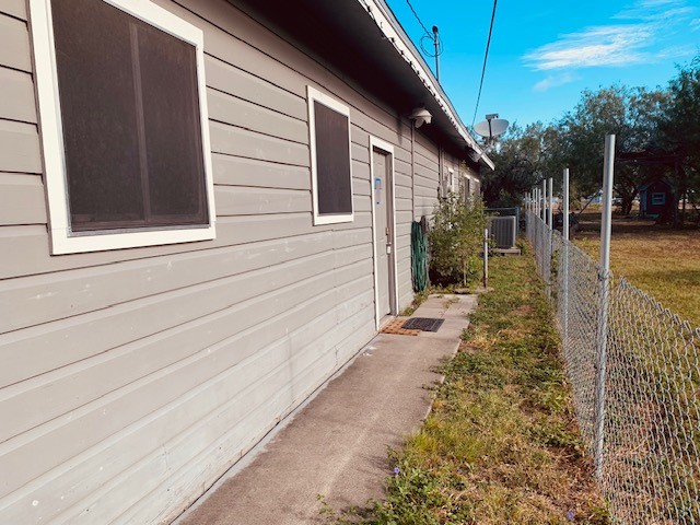221 1/2 W Corral Ave Property Photo 5